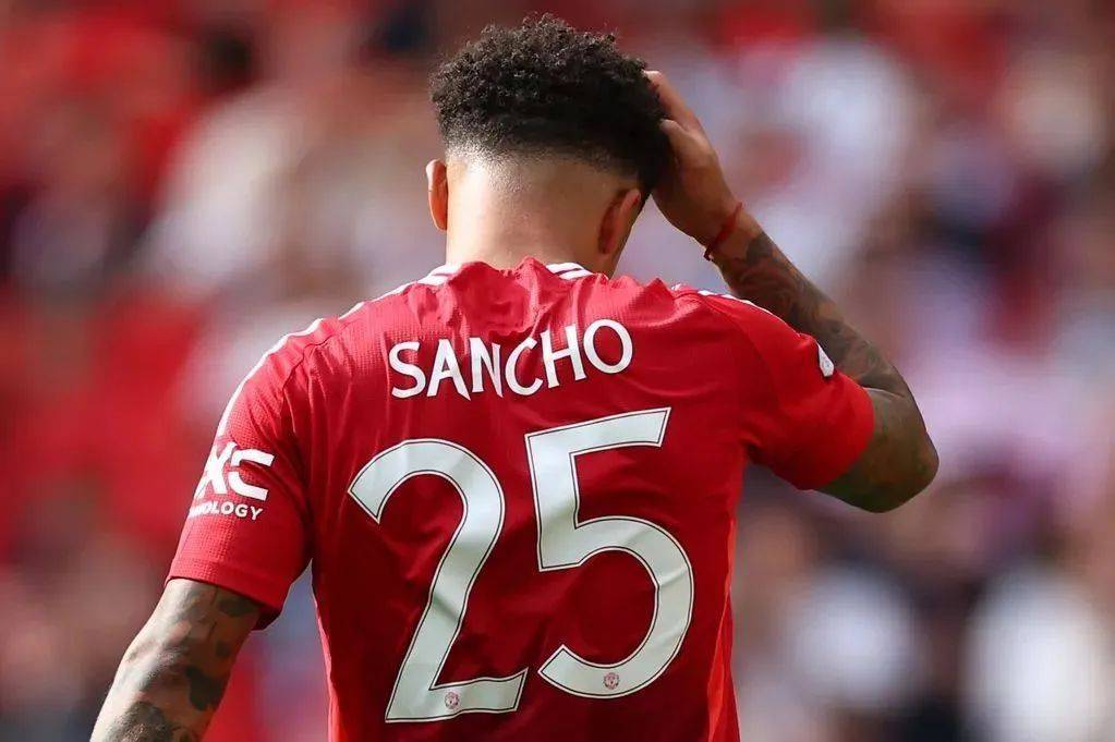 曼联恐解约桑乔任其自由离队！他拒绝降薪转会，阿莫林不想更衣室有毒瘤